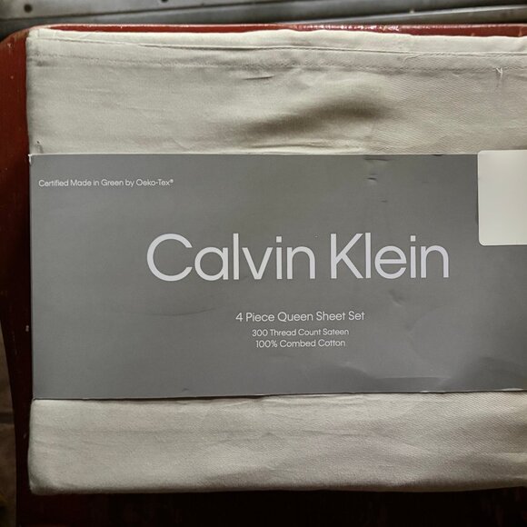 Calvin Klein TAUPE QUEEN Size Sheet Set - 300 Thread Count / 100% Combed Cotton - Picture 1 of 3